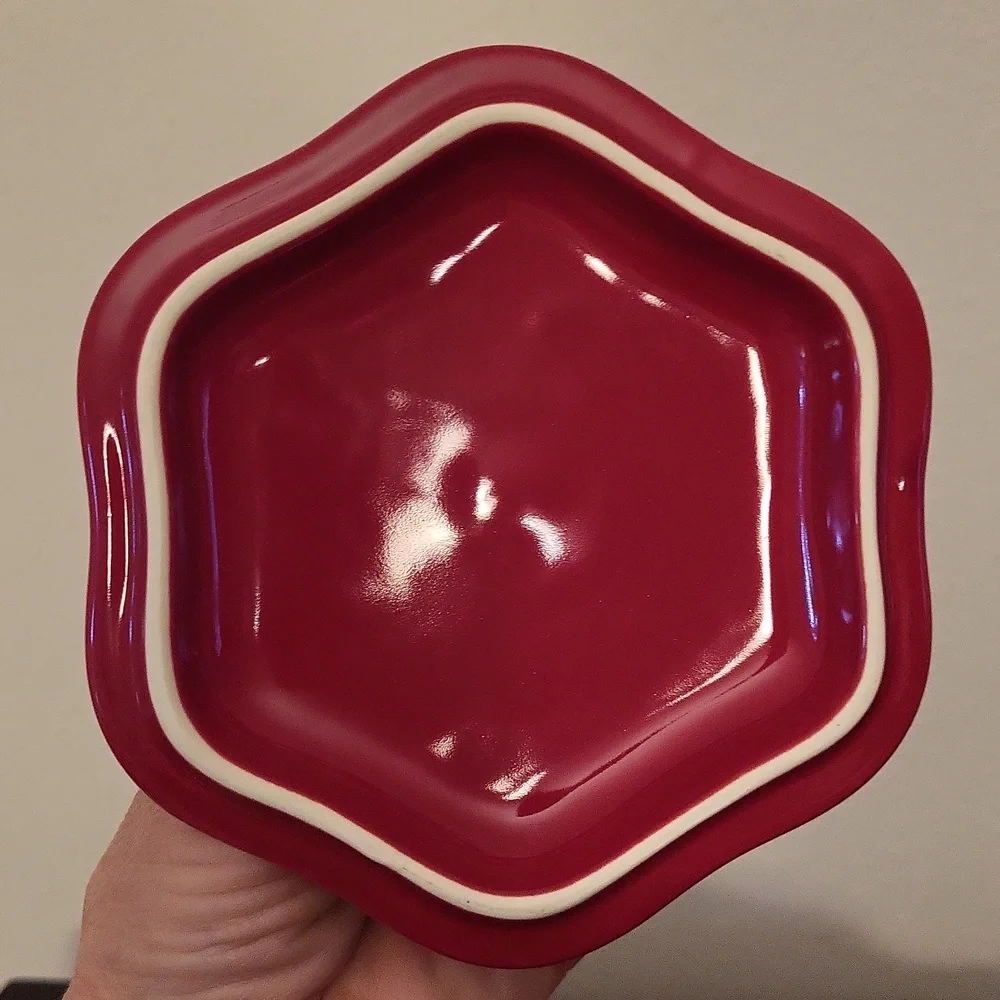 The Pioneer Woman 2 Cup Snowflake Cocotte With Lid